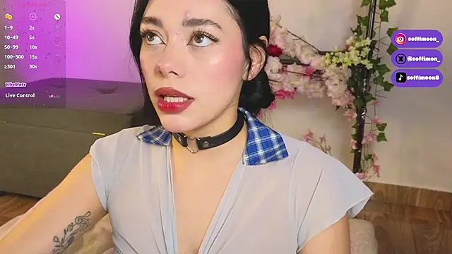 Snapshot of Soffimoon_ chatting on 10.11.25 Soffimoon  online show from 10.11.25