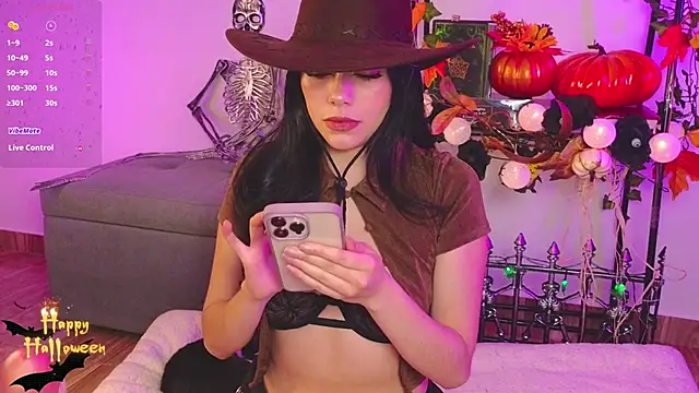 Snapshot of Soffimoon_ chatting on 10.18.25 Soffimoon  online show from 10.18.25