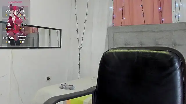 Snapshot of valentina_0_ chatting on 01.12.25 valentina 0 online show from 01.12.25