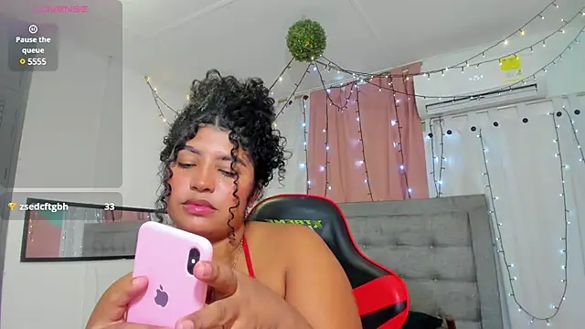 Snapshot of valentina_0_ chatting on 01.30.25 valentina 0 online show from 01.30.25