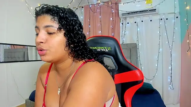 Snapshot of valentina_0_ chatting on 02.06.25 valentina 0 online show from 02.06.25