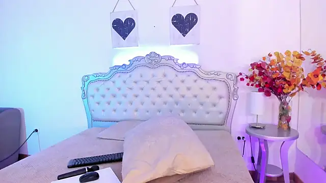 NiaColusi online show from 02.11.25