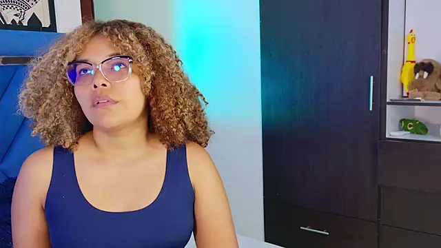 NiaColusi online show from 02.12.26