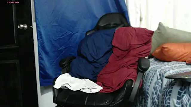 tizziano castillo  online show from 02.20.25