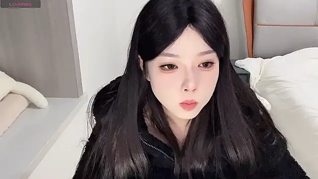 Snapshot of Q-ing chatting on 12.03.24 Q-ing online show from 12.03.24