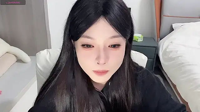 Snapshot of Q-ing chatting on 12.09.24 Q-ing online show from 12.09.24