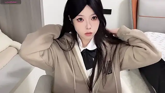 Snapshot of Q-ing chatting on 12.09.24 Q-ing online show from 12.09.24