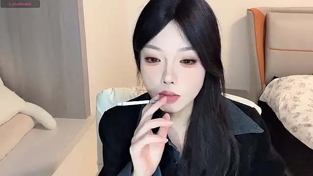 Snapshot of Q-ing chatting on 12.13.24 Q-ing online show from 12.13.24