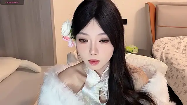 Snapshot of Q-ing chatting on 12.19.24 Q-ing online show from 12.19.24