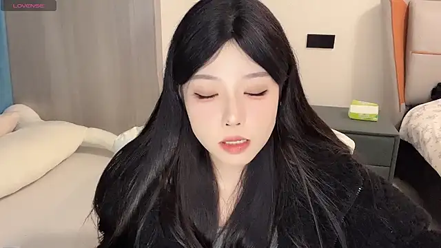 Snapshot of Q-ing chatting on 12.24.24 Q-ing online show from 12.24.24