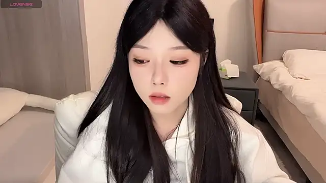 Snapshot of Q-ing chatting on 12.31.24 Q-ing online show from 12.31.24