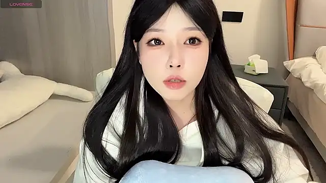 Snapshot of Q-ing chatting on 12.31.24 Q-ing online show from 12.31.24