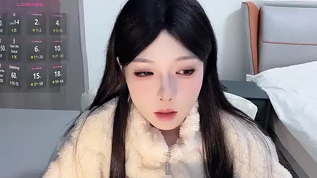 Snapshot of Q-ing chatting on 01.10.25 Q-ing online show from 01.10.25