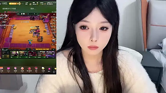 Snapshot of Q-ing chatting on 01.24.25 Q-ing online show from 01.24.25