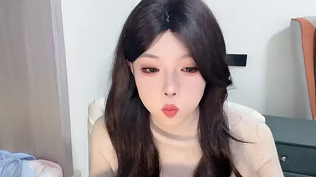 Snapshot of Q-ing chatting on 02.11.25 Q-ing online show from 02.11.25