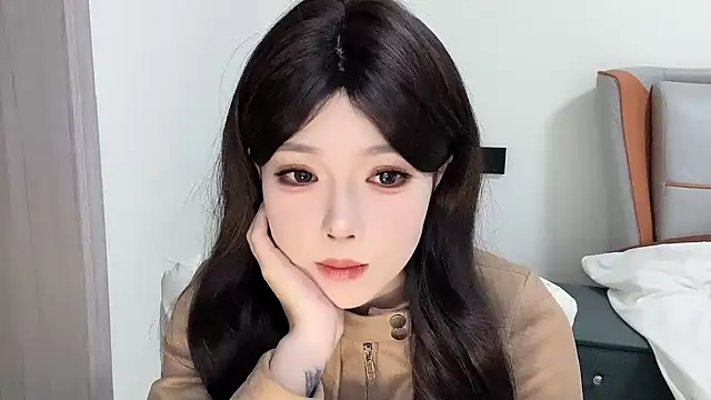 Snapshot of Q-ing chatting on 02.14.25 Q-ing online show from 02.14.25