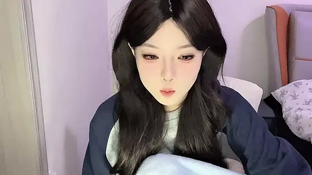 Snapshot of Q-ing chatting on 03.05.25 Q-ing online show from 03.05.25