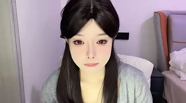 Snapshot of Q-ing chatting on 03.18.25 Q-ing online show from 03.18.25