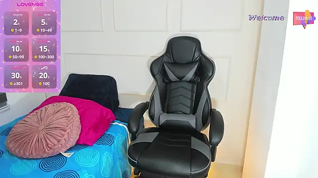 MEGANTARLY09 online show from 10.12.25