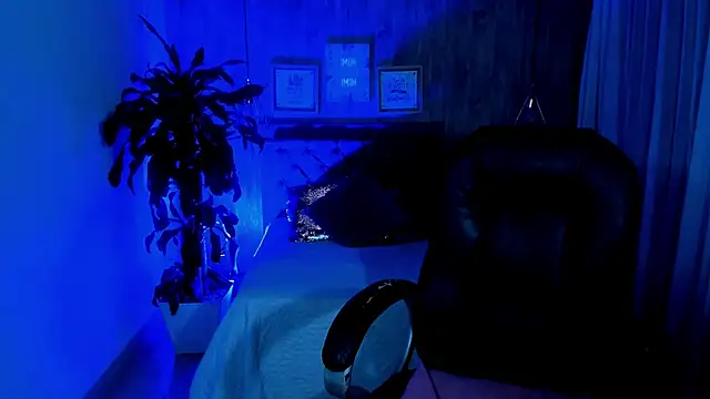 Xisu  online show from 01.23.25