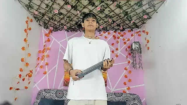 Fresahot2005 online show from 11.22.25