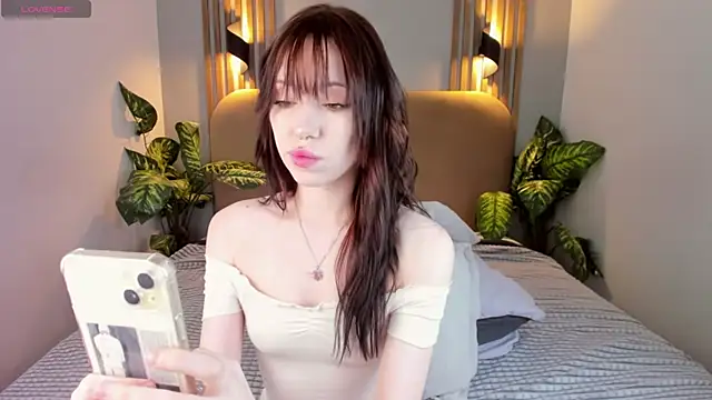 NikkiMiltons online show from 11.18.25