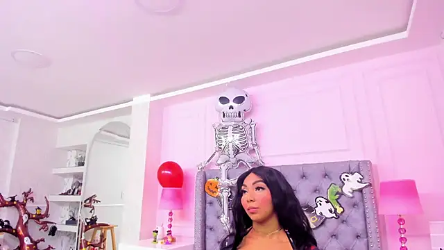 HaileeRoberts online show from 10.22.25