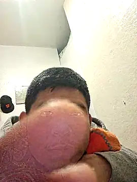 Snapshot of uziel2345 chatting on 04.16.26 uziel2345 online show from 04.16.26