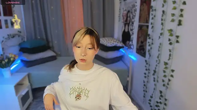 SaintGirl online show from 01.14.25