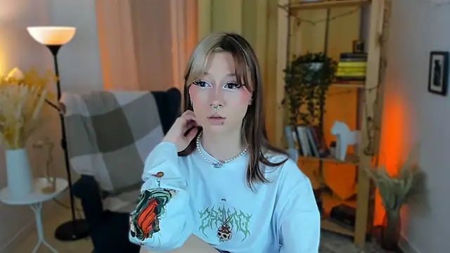 SaintGirl online show from 01.16.25
