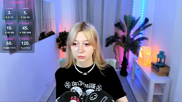 SaintGirl online show from 02.08.25