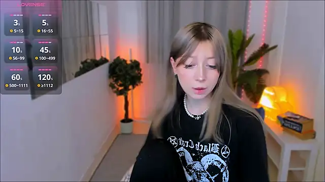 SaintGirl online show from 02.23.25