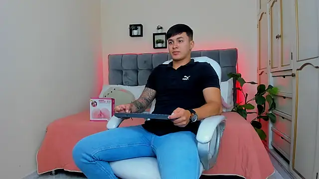 Cristopher strong online show from 01.21.25