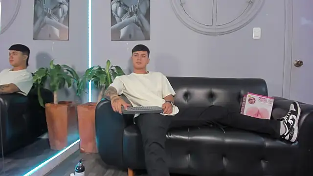 Cristopher strong online show from 01.24.25