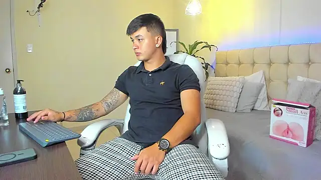 Cristopher strong online show from 02.16.25