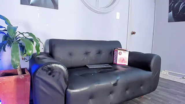 Cristopher strong online show from 03.18.25