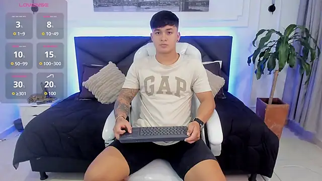 Cristopher strong online show from 11.02.25