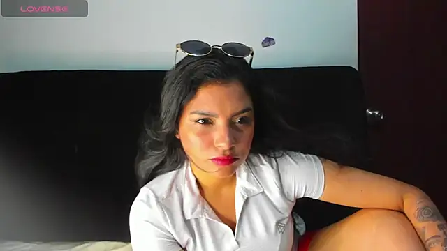 lolaa staars online show from 05.13.26