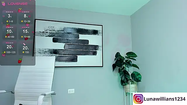 Snapshot of luna_willians chatting on 02.20.25 luna willians online show from 02.20.25