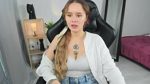 Snapshot of alicexforever chatting on 12.17.24 alicexforever online show from 12.17.24