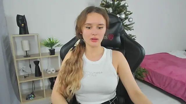 Snapshot of alicexforever chatting on 12.18.24 alicexforever online show from 12.18.24