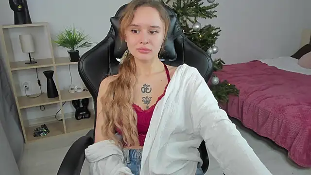 Snapshot of alicexforever chatting on 12.19.24 alicexforever online show from 12.19.24