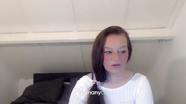 Snapshot of roxanna24 chatting on 02.22.26 roxanna24 online show from 02.22.26