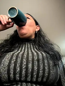 Freya Artemisa online show from 10.30.25