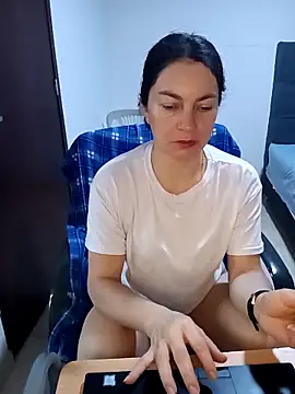 renata hot1 online show from 02.15.25