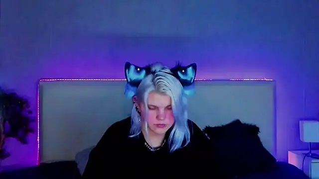 JoannLowe online show from 02.10.25