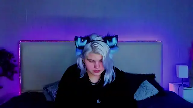 JoannLowe online show from 02.11.25