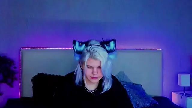 JoannLowe online show from 02.11.25