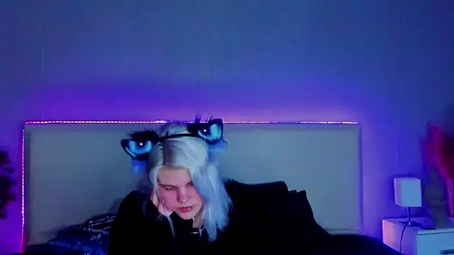 JoannLowe online show from 02.14.25