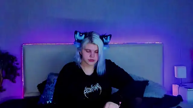 JoannLowe online show from 03.05.25